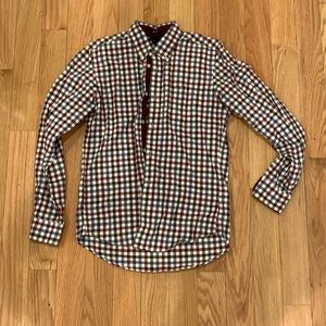 Tommy Hilfiger button down. Never worn. Slim fit.